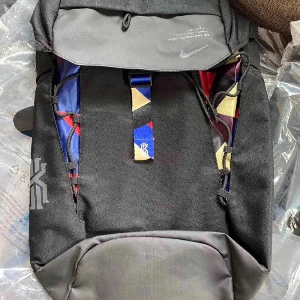 Nike Kyrie Irving Elite Basketball Backpack - Picture 5 of 6
